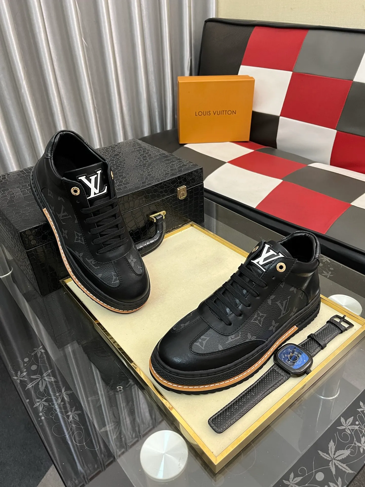 Men's shoes💰: 420⌚️⌚️"LOUI* VUITTO*" popular men's casual shoes, genuine Italian development💯purchase level quality✔️The upper is made of first-layer cowhide, comfortable and soft sheepskin foot pads⚡️Fashionable and versatile. The toe last shape is firm and full, and the soles are made from LV original molds and can be moved in and out of the counter at will. Light and comfortable on the foot~purely handmade, details determine quality! Size:38-442️⃣Colors available